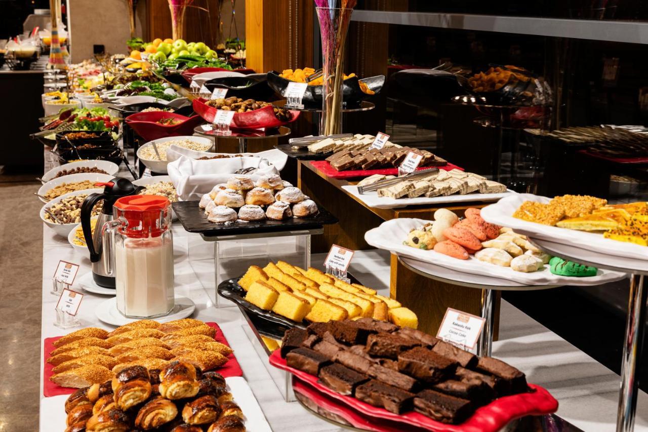 Demiray Hotel Old City Istanbul Exterior photo A dessert buffet