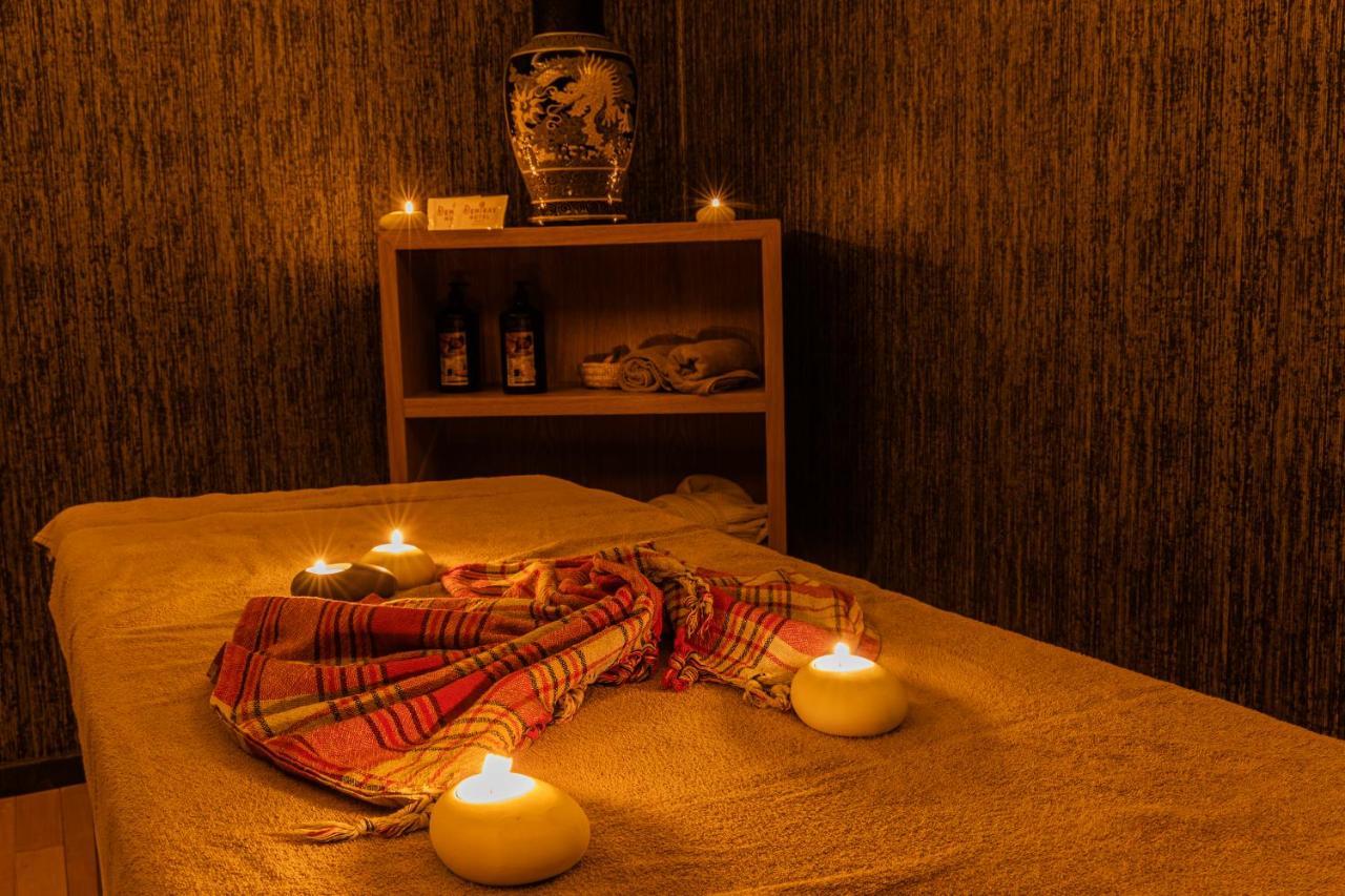 Demiray Hotel Old City Istanbul Exterior photo A massage table with candles